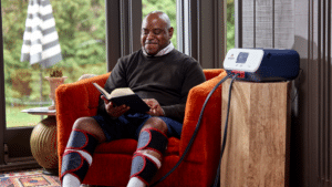 ARTAIRA device delivering compression therapy to lower limbs